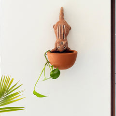 'Squeaking Squirrel' Wall Planter Pot In Terracotta (29 cm, Hand-Painted)
