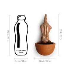 'Squeaking Squirrel' Wall Planter Pot In Terracotta (29 cm, Hand-Painted)