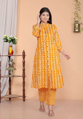 Women's Cotton Floral Printed Mandarin Collar A-Line Kurti with Pant (Orange)