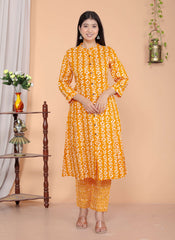 Women's Cotton Floral Printed Mandarin Collar A-Line Kurti with Pant (Orange)
